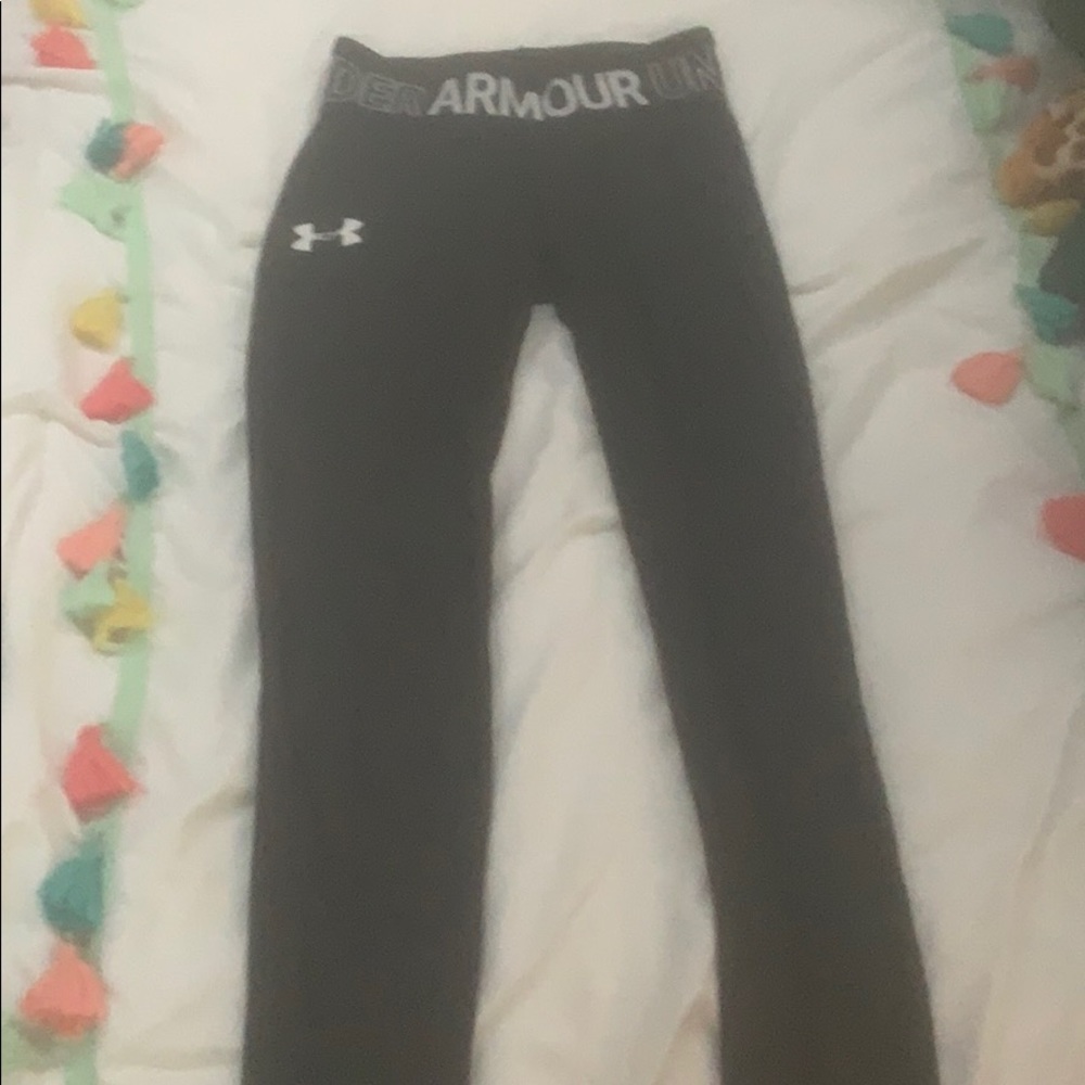 Black under armor kids leggings